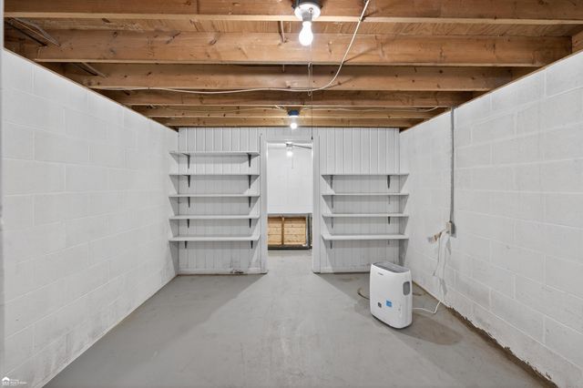 1444 S Genesee Road, Burton, MI 48509
