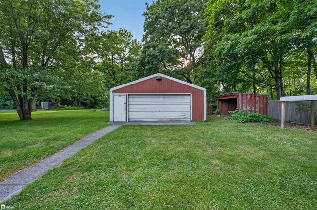 1444 S Genesee Road, Burton, MI 48509