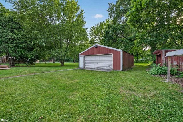 1444 S Genesee Road, Burton, MI 48509