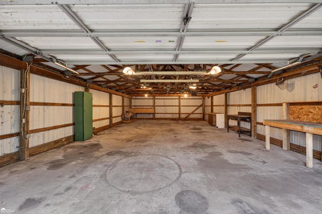 1444 S Genesee Road, Burton, MI 48509