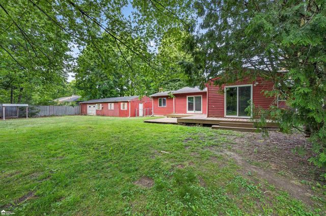 1444 S Genesee Road, Burton, MI 48509