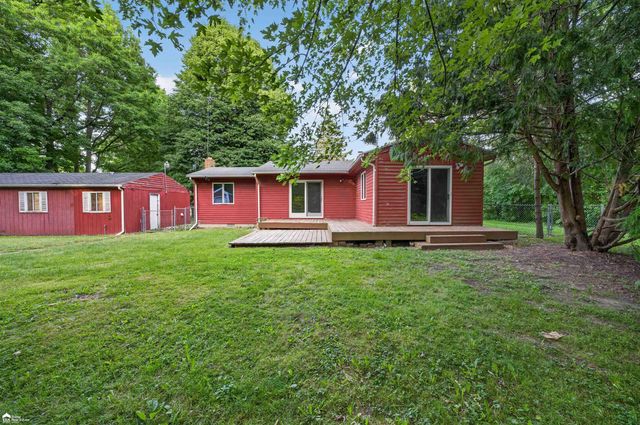 1444 S Genesee Road, Burton, MI 48509
