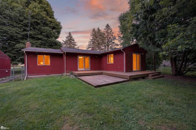 1444 S Genesee Road, Burton, MI 48509
