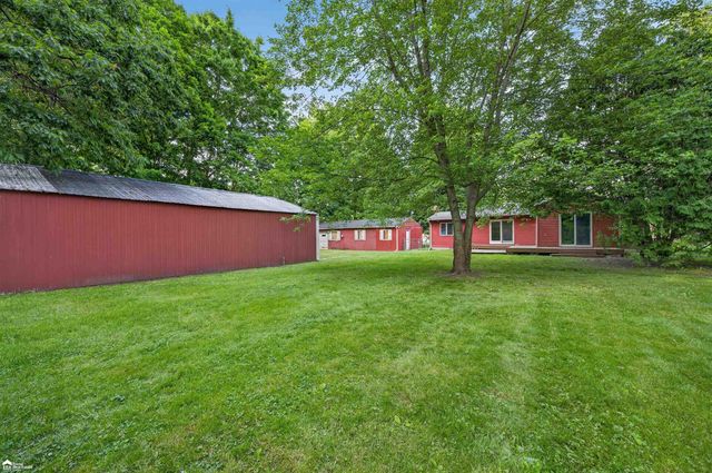 1444 S Genesee Road, Burton, MI 48509