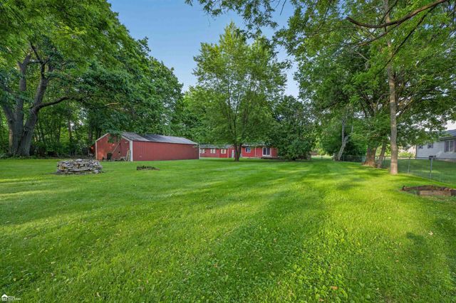 1444 S Genesee Road, Burton, MI 48509
