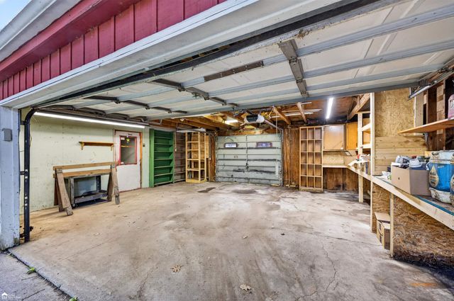 1444 S Genesee Road, Burton, MI 48509