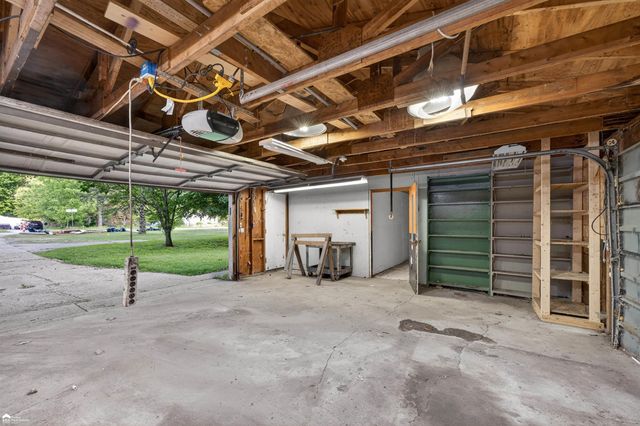 1444 S Genesee Road, Burton, MI 48509