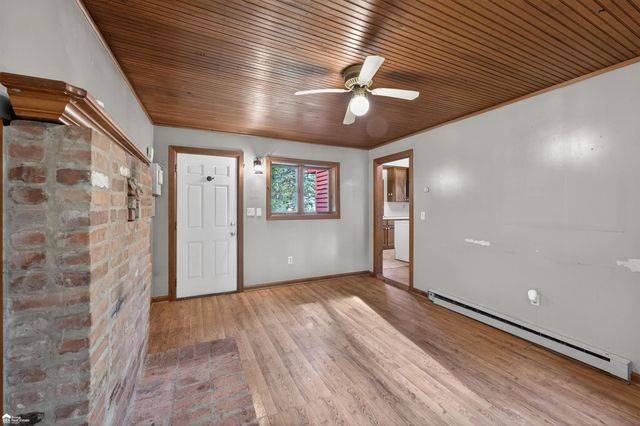 1444 S Genesee Road, Burton, MI 48509