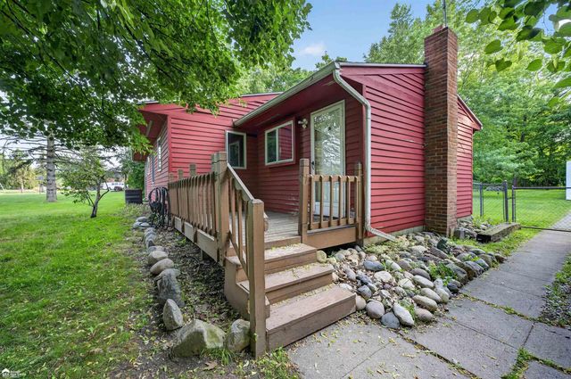 1444 S Genesee Road, Burton, MI 48509