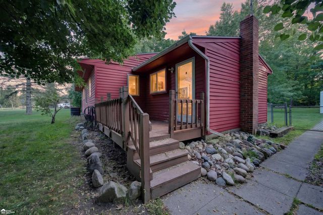 1444 S Genesee Road, Burton, MI 48509
