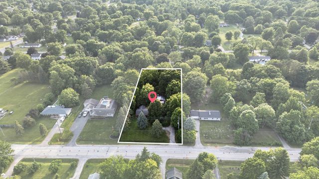 1444 S Genesee Road, Burton, MI 48509