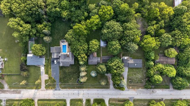 1444 S Genesee Road, Burton, MI 48509