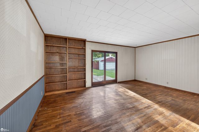 1444 S Genesee Road, Burton, MI 48509