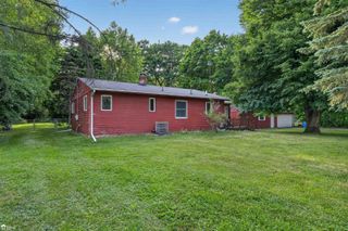 1444 S Genesee Road, Burton, MI 48509