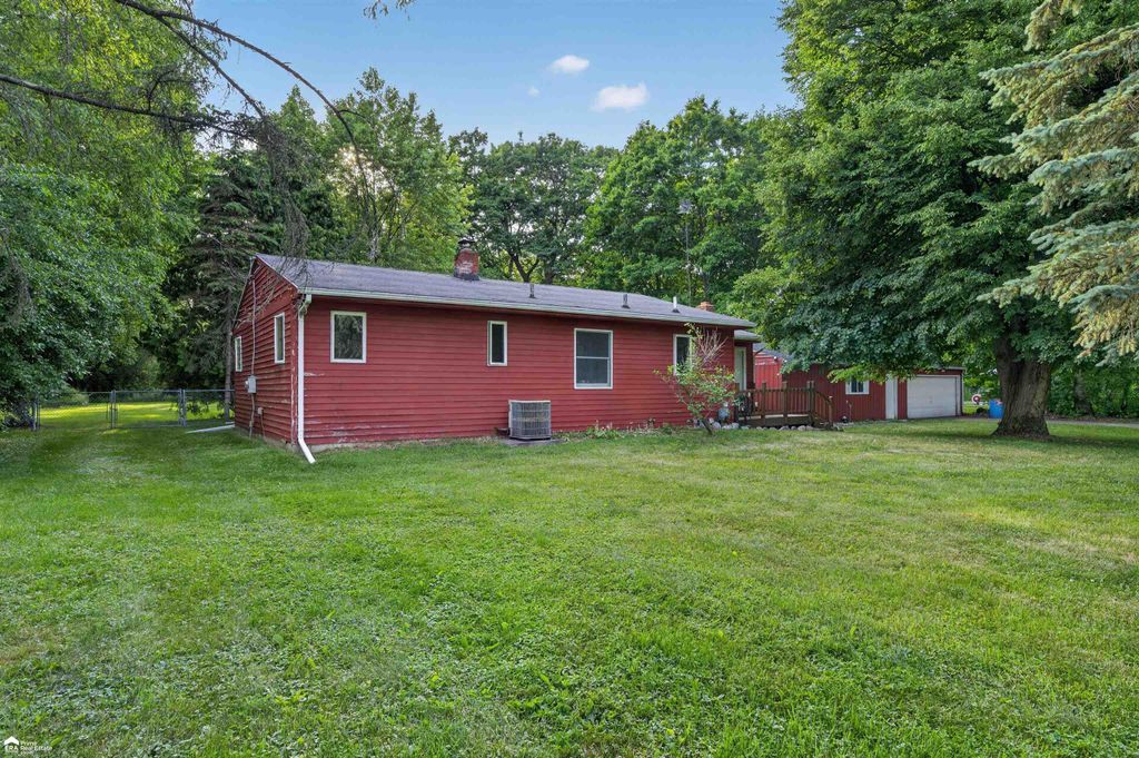 1444 S Genesee Road, Burton, MI 48509