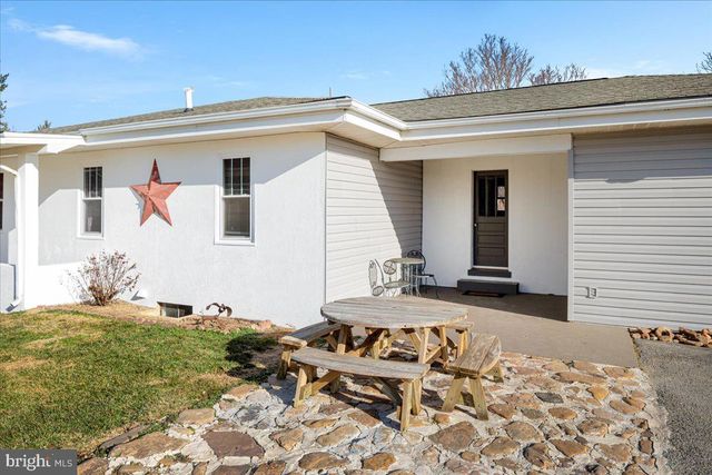 73 MARQUISE LN, Berkeley Springs, WV 25411