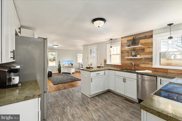 73 MARQUISE LN, Berkeley Springs, WV 25411