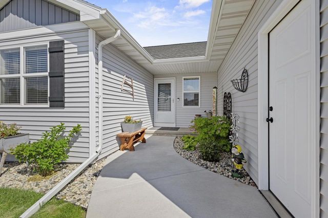 1740 PATRIOT WAY, Neenah, WI 54956