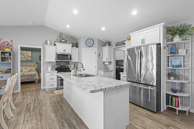 1740 PATRIOT WAY, Neenah, WI 54956