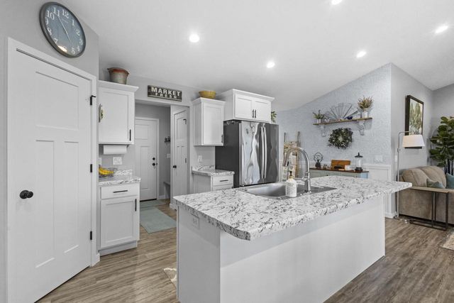 1740 PATRIOT WAY, Neenah, WI 54956