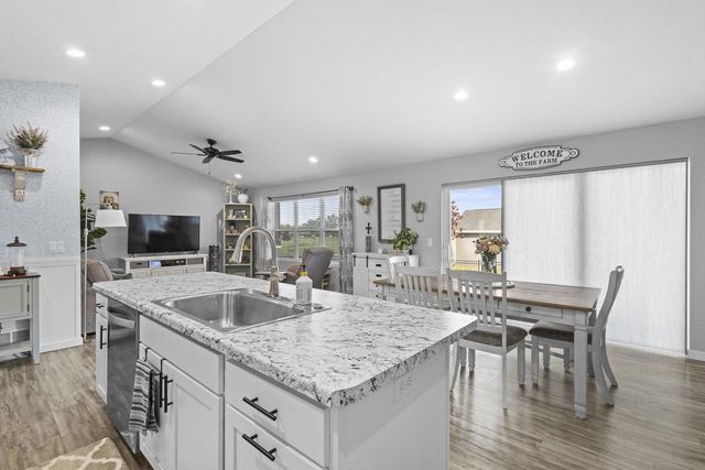 1740 PATRIOT WAY, Neenah, WI 54956