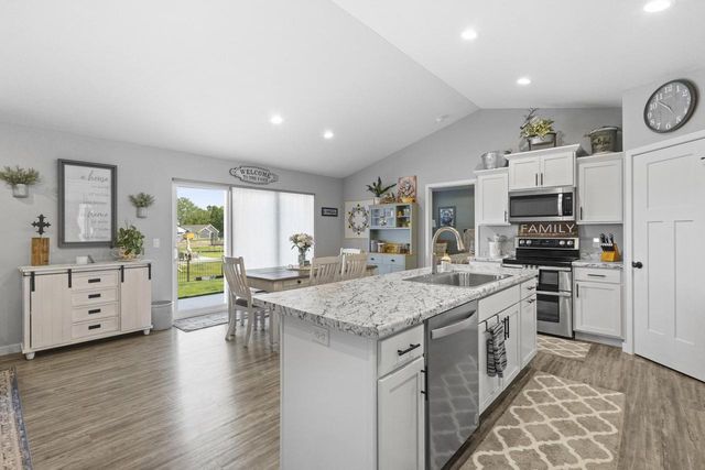 1740 PATRIOT WAY, Neenah, WI 54956