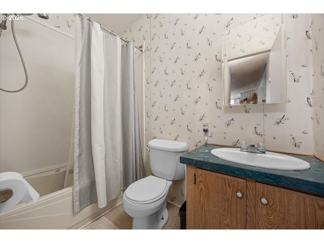 11304 TILLER TRAIL Hwy, Days Creek, OR 97429