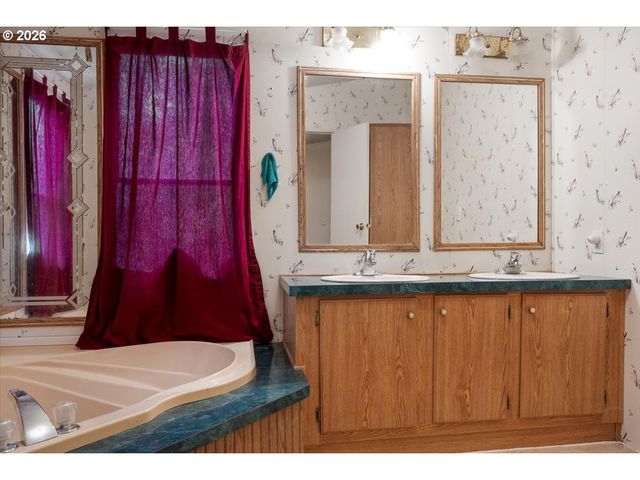 11304 TILLER TRAIL Hwy, Days Creek, OR 97429