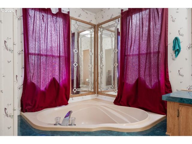 11304 TILLER TRAIL Hwy, Days Creek, OR 97429