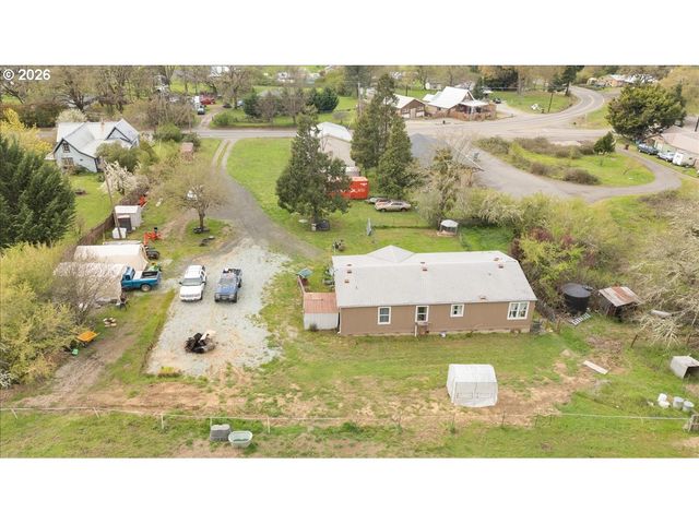 11304 TILLER TRAIL Hwy, Days Creek, OR 97429