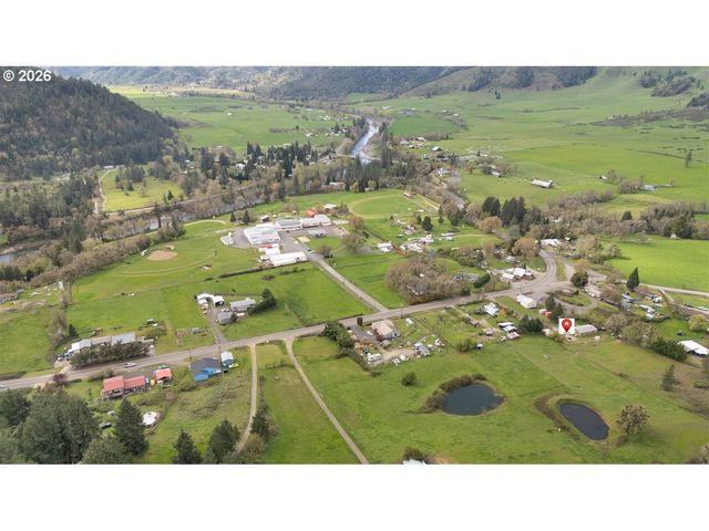 11304 TILLER TRAIL Hwy, Days Creek, OR 97429