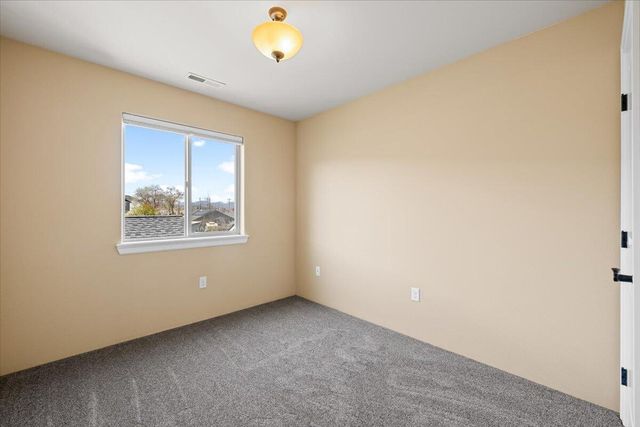 243 Wintersage, Talent, OR 97540