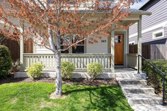 243 Wintersage, Talent, OR 97540