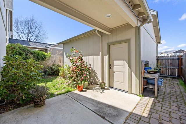 243 Wintersage, Talent, OR 97540