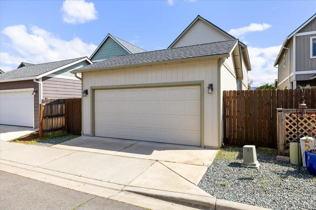 243 Wintersage, Talent, OR 97540