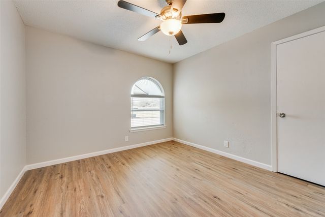 1124 Sherwood Drive, Bedford, TX 76022