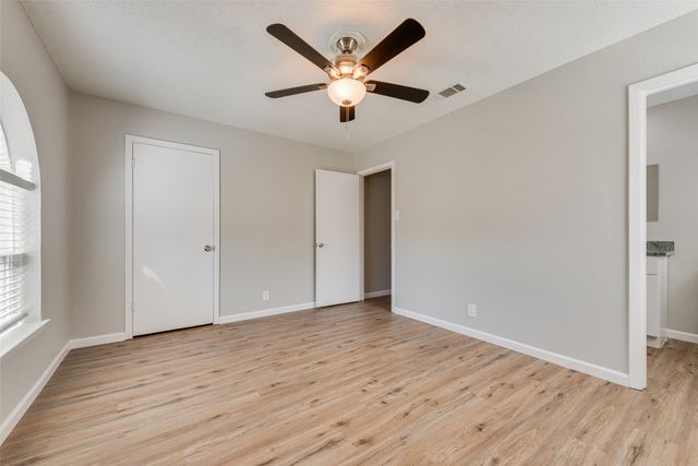 1124 Sherwood Drive, Bedford, TX 76022