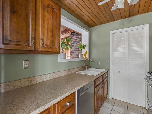 3658 15th Avenue Court, Moline, IL 61265