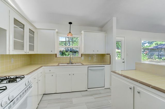 10226 Ivyridge Road, Houston, TX 77043