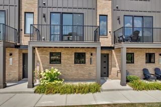 1087 Hampton Circle, Detroit, MI 48207