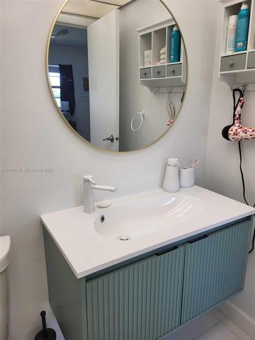 4701 NW 34th St 604, Lauderdale Lakes, FL 33319