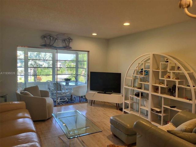 4701 NW 34th St 604, Lauderdale Lakes, FL 33319