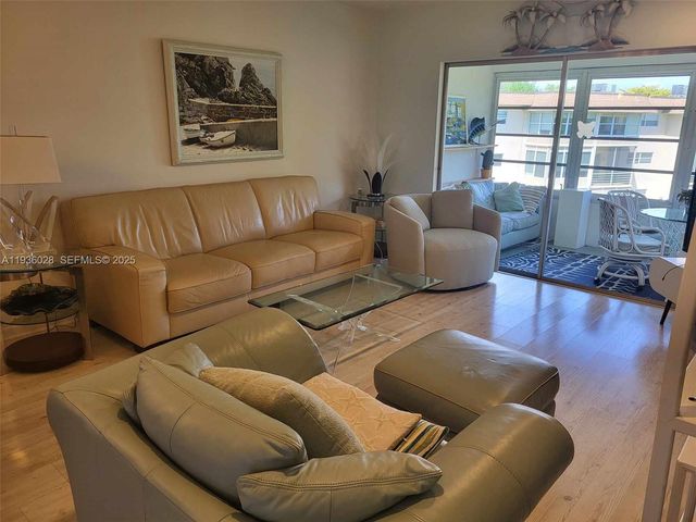 4701 NW 34th St 604, Lauderdale Lakes, FL 33319