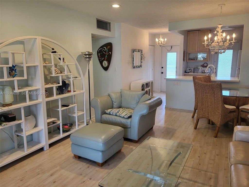 4701 NW 34th St 604, Lauderdale Lakes, FL 33319