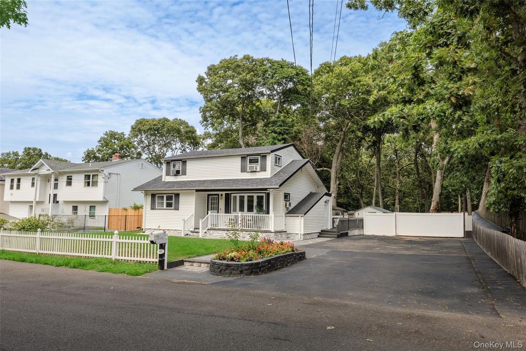 65 Carr Lane, Coram, NY 11727 — photo 3