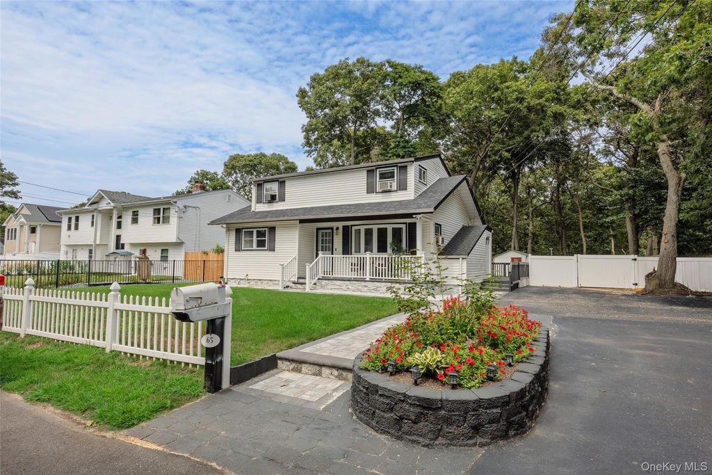 65 Carr Lane, Coram, NY 11727 — photo 4