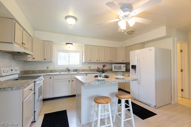 13047 Forest Road, Burton, OH 44021