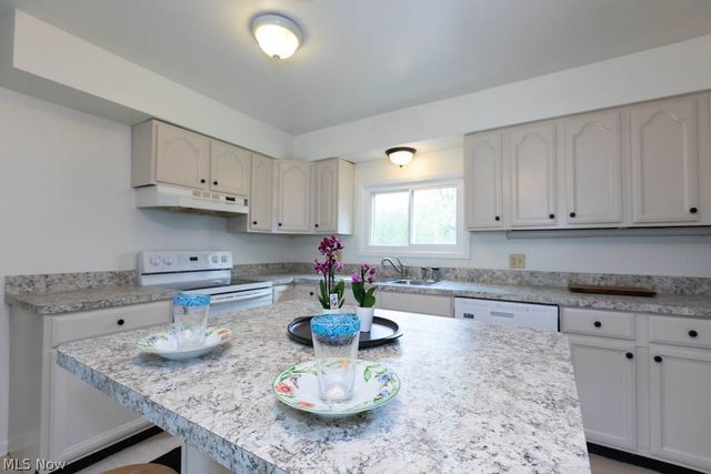 13047 Forest Road, Burton, OH 44021