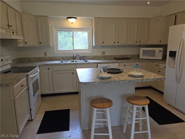 13047 Forest Road, Burton, OH 44021