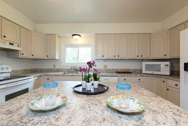 13047 Forest Road, Burton, OH 44021